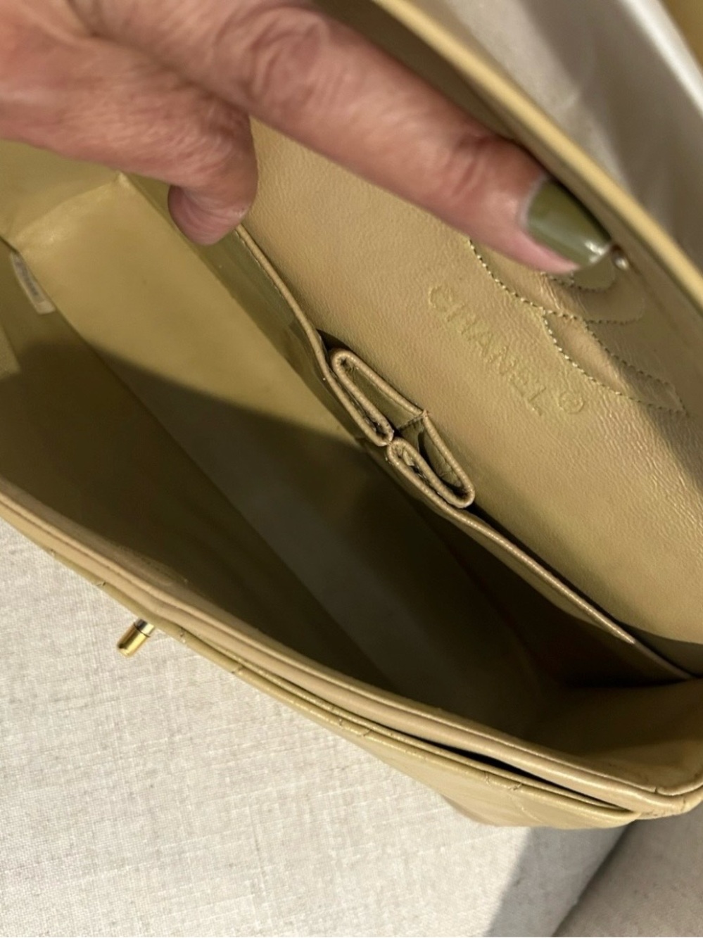 CHANEL Beige Lambskin Leather Shoulder Bag Gold Chain-Entrupy Certification - Picture 9 of 10